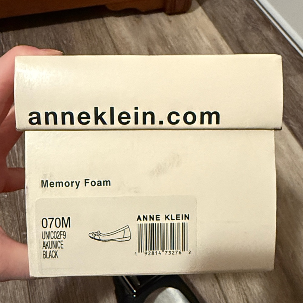 EUC Women’s Anne Klein UNice Black Flat - Picture 6 of 6